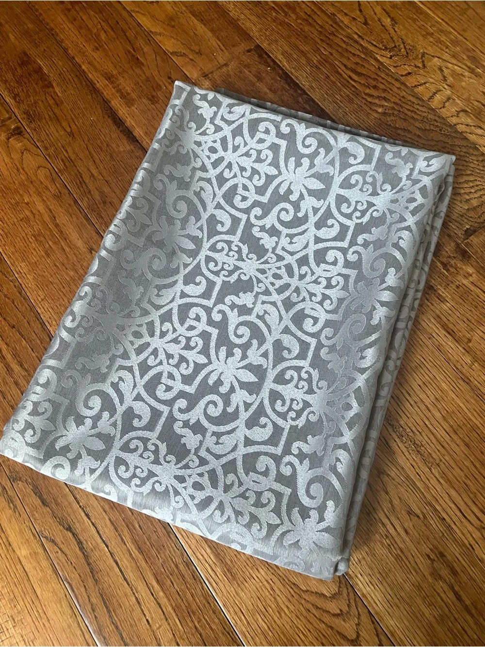 Royal Velvet Tablecloth Rectangular Damask Taupe Platinum 60” x 84”
